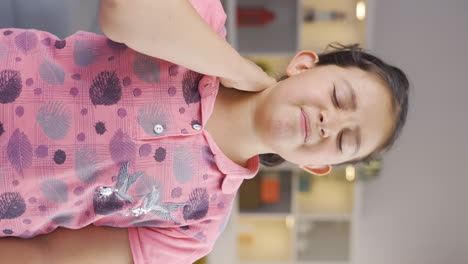 Vertical-video-of-Girl-child-with-neck-pain.